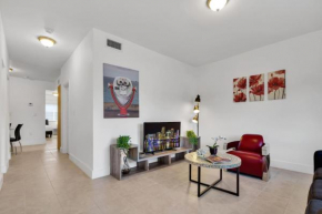 Charming 2BR Apt 5 min to Brickell Free Parking
